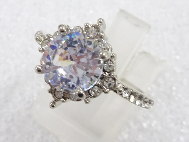 JAPANESE KIMONO / ANTIQUE CRYSTAL RING (SIZE 14)